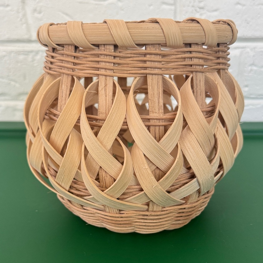 Wicker Curly Basket Round Hand Made signed John J. Wald 2015 6 1/2” tall - Picture 1 of 5